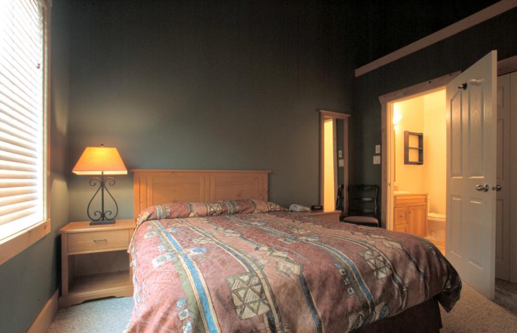Cornerstone Lodge By Park Vacation Management 페르니 외부 사진